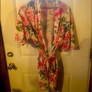 NWOT Show Me Your Mumu Brie Robe, Garden of Blooms